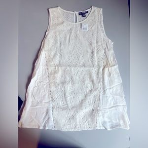 A Pea in the Pod sleeveless off white embroidered detail blouse. NEW with tags